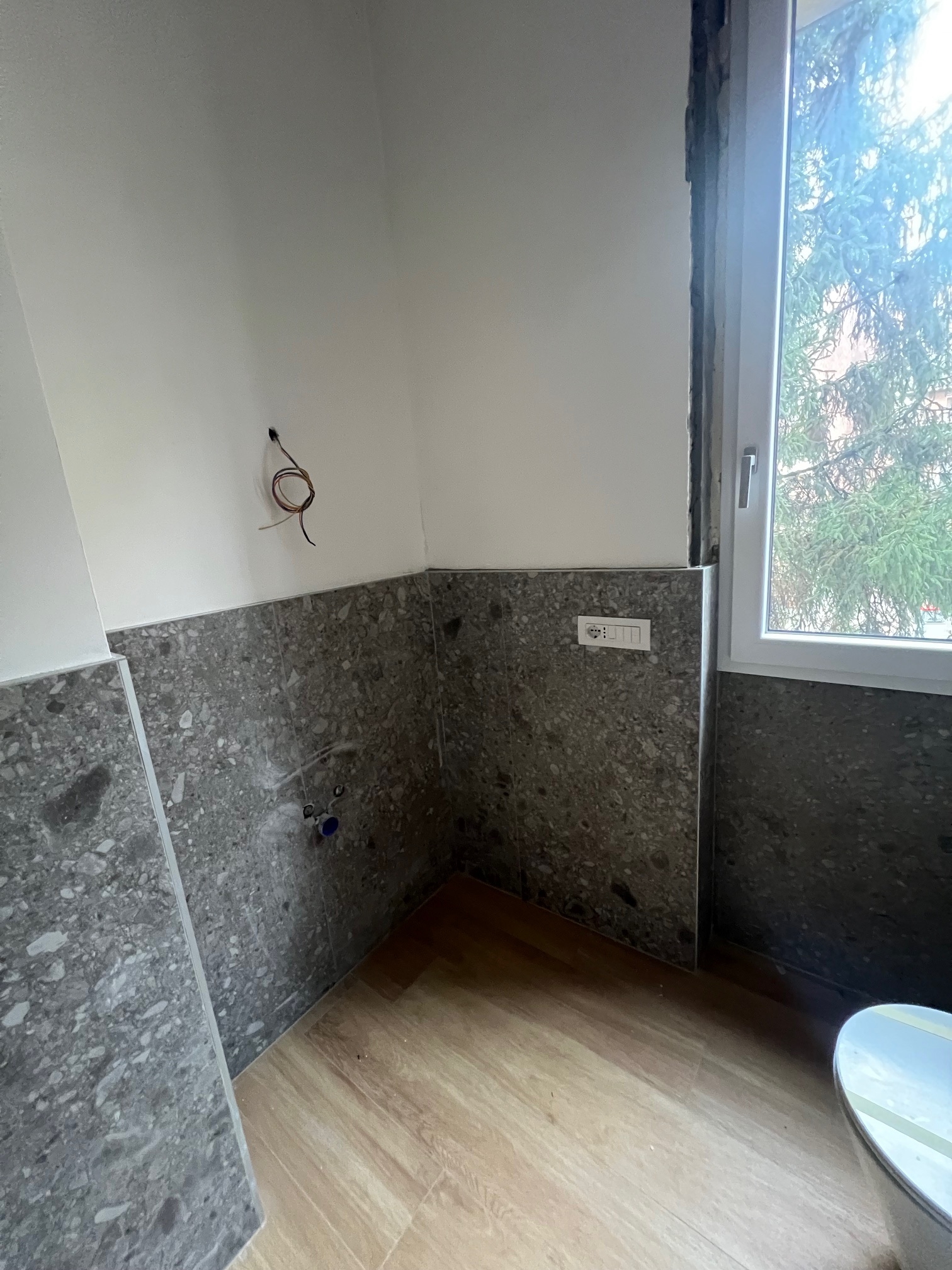 Via Genova • App.to ristrutturato con box