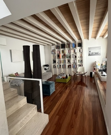 Casa indipendente con due autorimesse