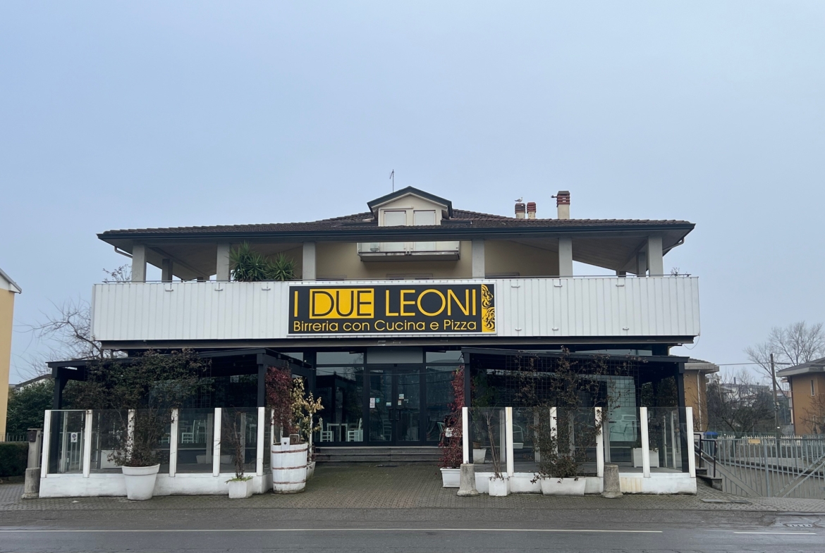 Via Primo Maggio • Palazzina con negozio e 2 appartamenti