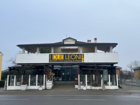 Via Primo Maggio • Palazzina con negozio e 2 appartamenti