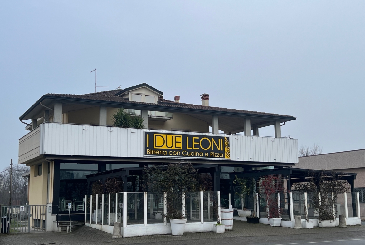 Via Primo Maggio • Palazzina con negozio e 2 appartamenti