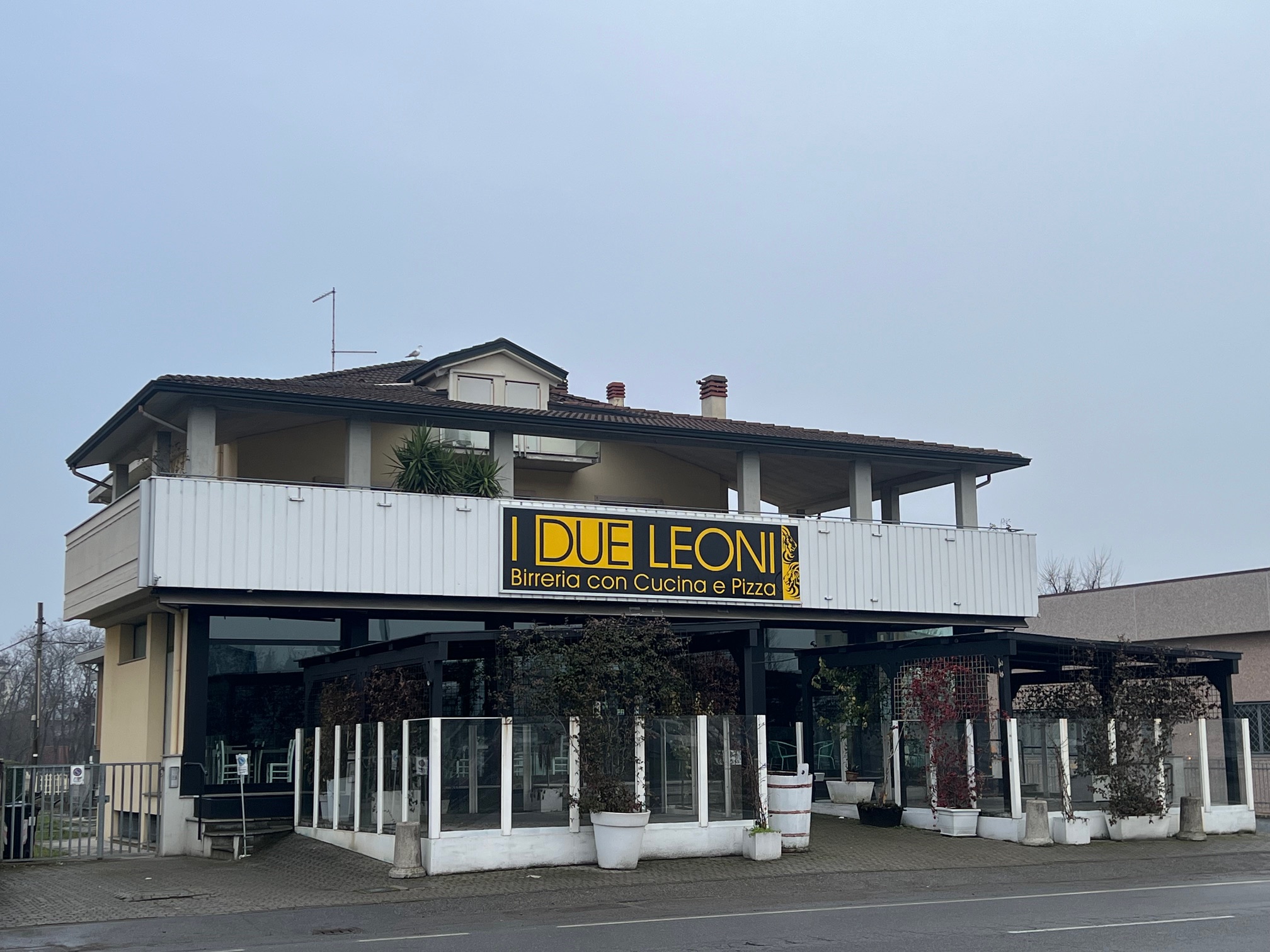 Via Primo Maggio • Palazzina con negozio e 2 appartamenti