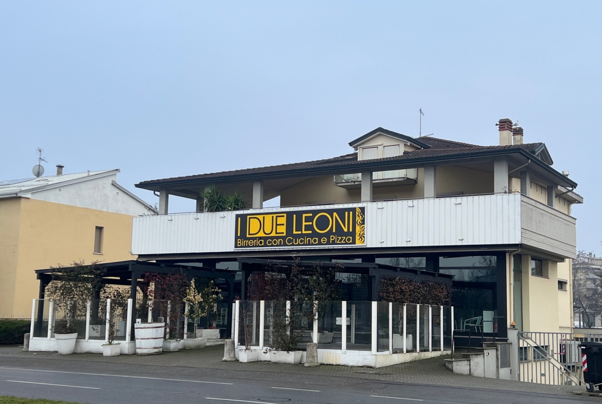 Via Primo Maggio • Palazzina con negozio e 2 appartamenti