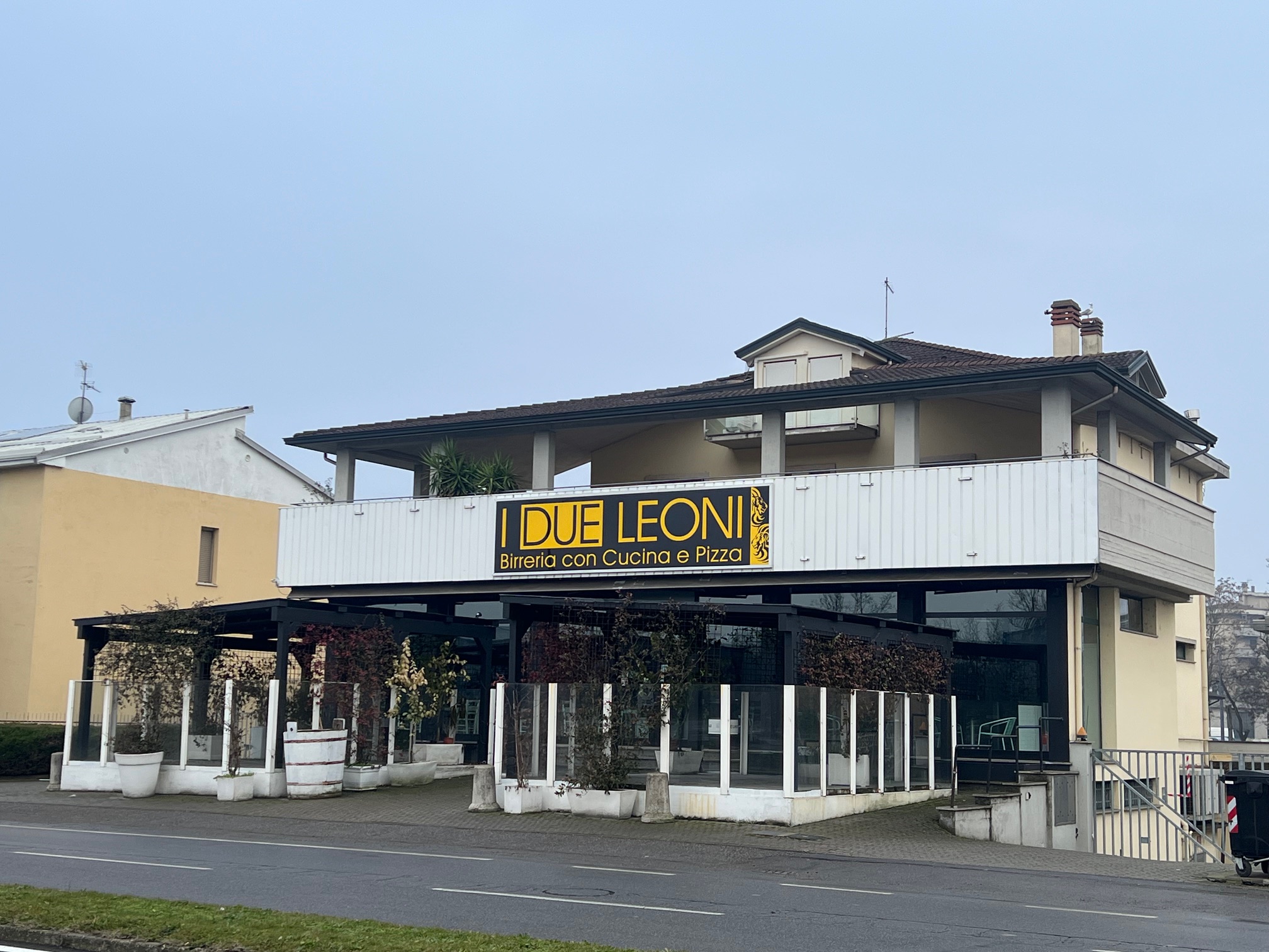 Via Primo Maggio • Palazzina con negozio e 2 appartamenti