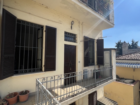 Via Cavour • App.to 90 mq con balcone