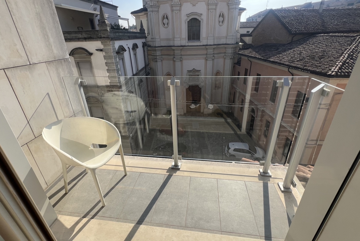 Corso V. Emanuele • App.to 85 mq con due balconi