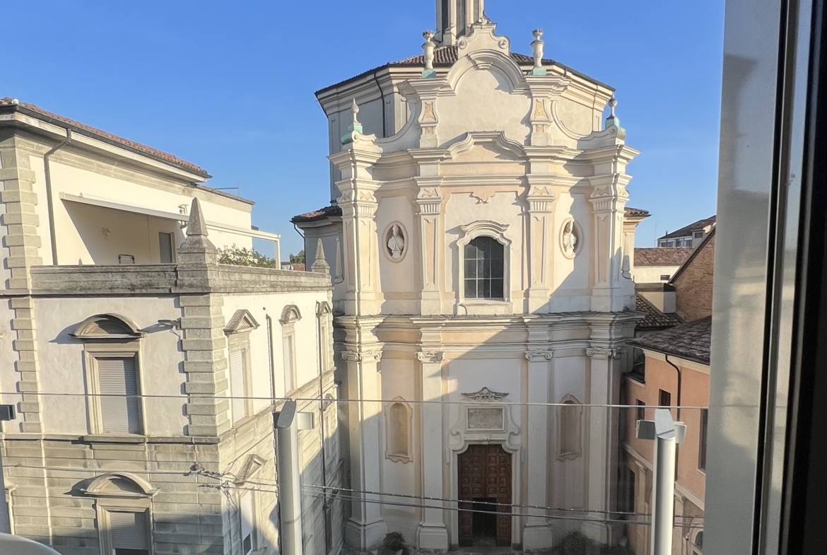 Corso V. Emanuele • App.to 85 mq con due balconi