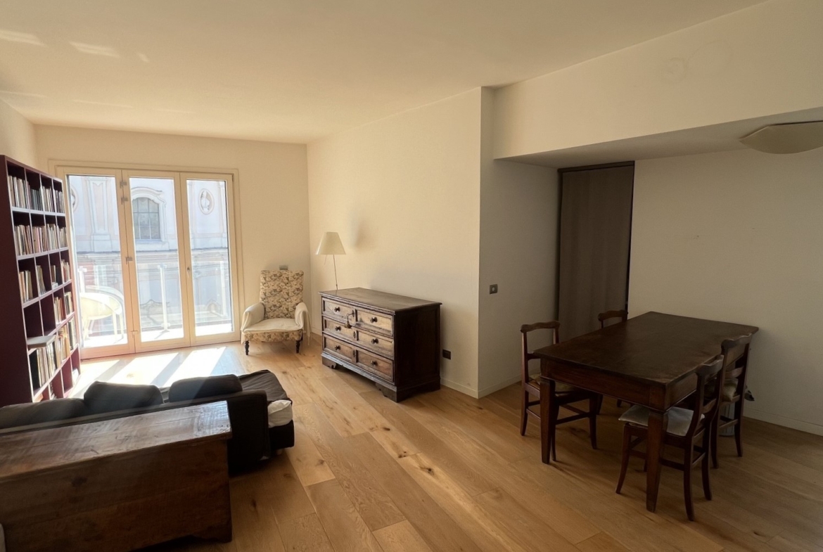 Corso V. Emanuele • App.to 85 mq con due balconi