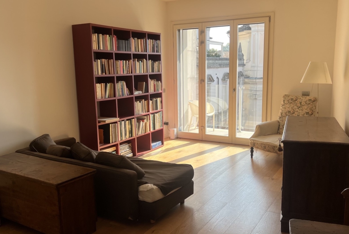 Corso V. Emanuele • App.to 85 mq con due balconi