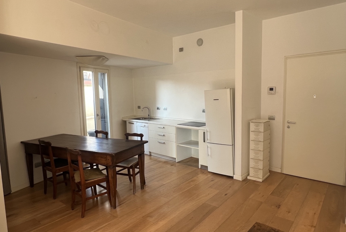 Corso V. Emanuele • App.to 85 mq con due balconi