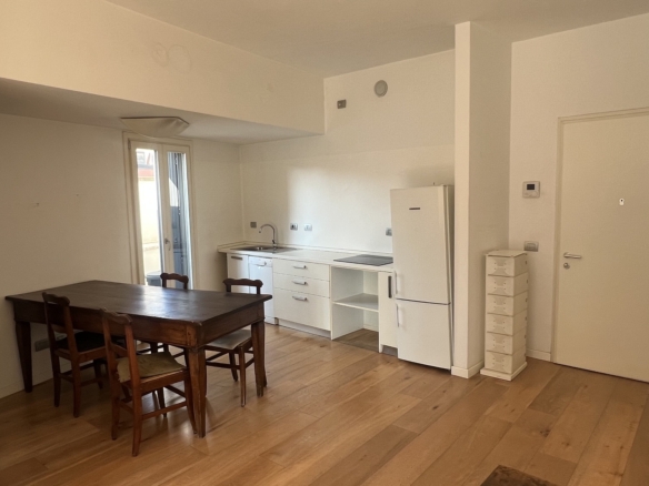 Corso V. Emanuele • App.to 85 mq con due balconi